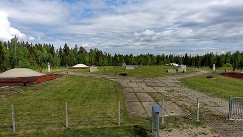 Visite d'une ancienne base de missiles soviétique dans la forêt de Plokstine, au coeur du parc national de Samogitie dans l'ouest de la Lituanie.