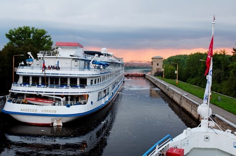 Le canal avec ses écluses