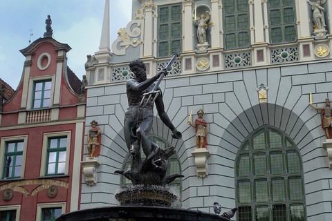 Fontaine de Neptune sur la vieille ville de Gdansk